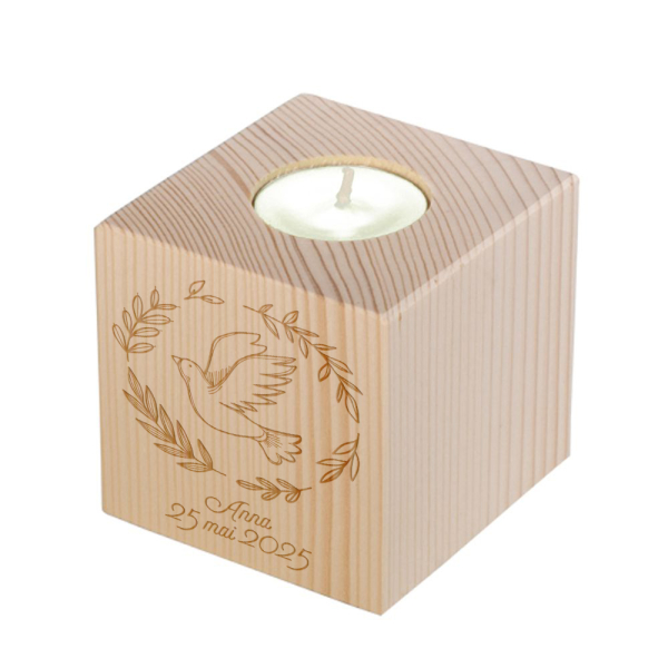 Bougeoir cube en bois gravé colombe baptême