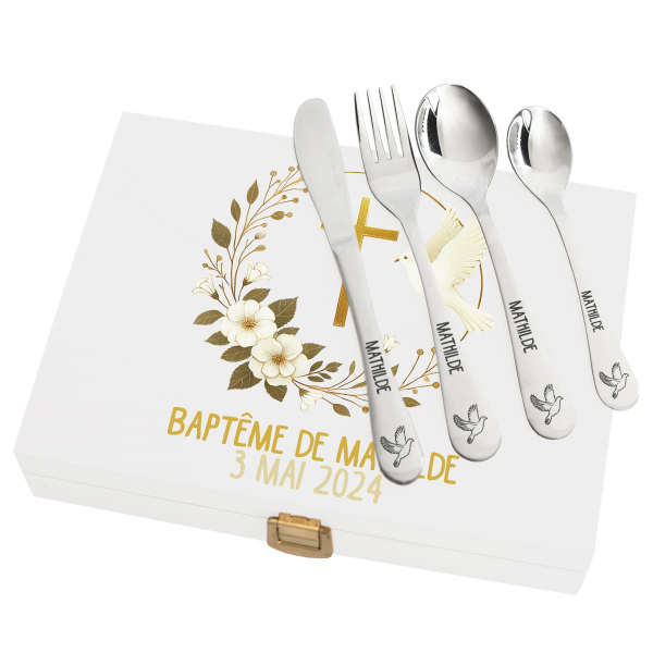 Coffret Baptême et ses couverts personnalisés couleur blanc